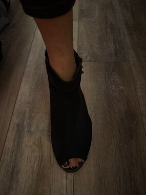 Earth Black Open-Toe Ankle Sandal